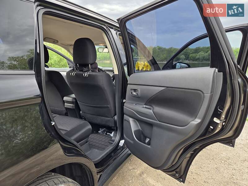 Внедорожник / Кроссовер Mitsubishi Outlander 2013 в Киеве