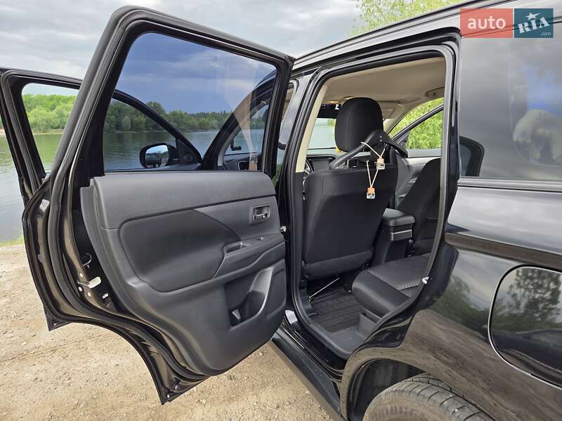 Внедорожник / Кроссовер Mitsubishi Outlander 2013 в Киеве