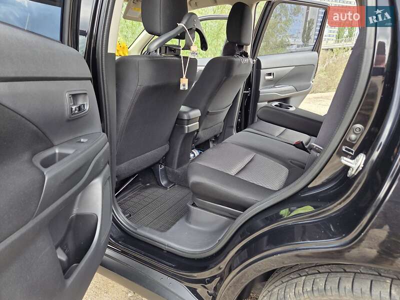 Внедорожник / Кроссовер Mitsubishi Outlander 2013 в Киеве