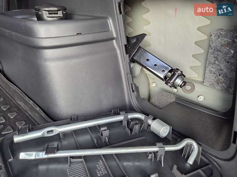 Внедорожник / Кроссовер Mitsubishi Outlander 2013 в Киеве