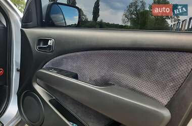 Внедорожник / Кроссовер Mitsubishi Outlander 2003 в 