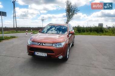 Позашляховик / Кросовер Mitsubishi Outlander 2013 в 