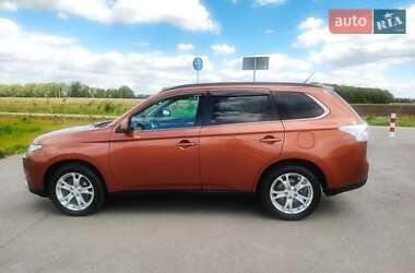 Позашляховик / Кросовер Mitsubishi Outlander 2013 в 