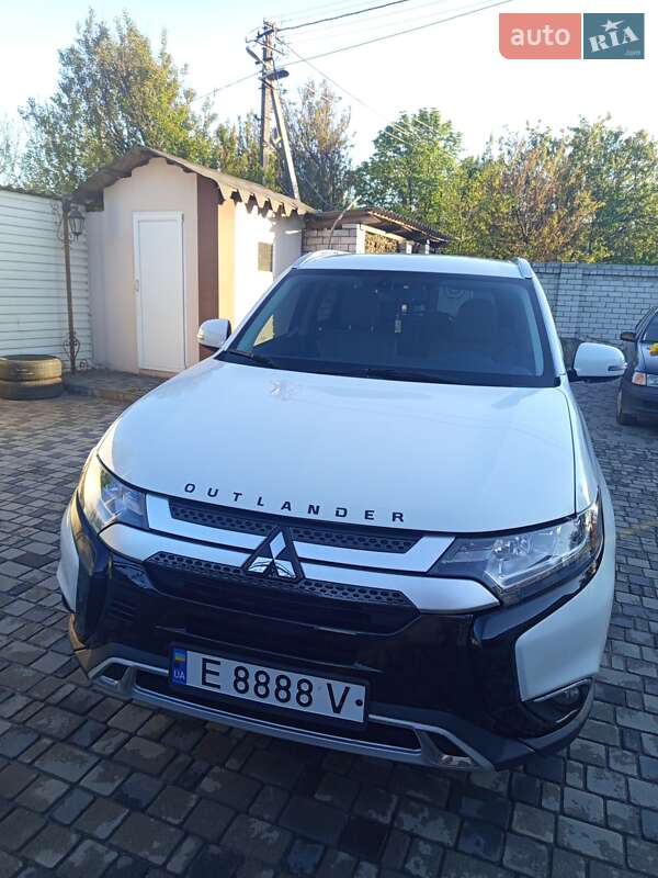 Внедорожник / Кроссовер Mitsubishi Outlander 2018 в Днепре