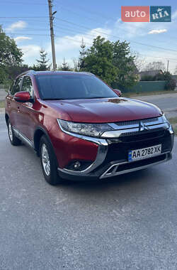 Внедорожник / Кроссовер Mitsubishi Outlander 2018 в Киеве