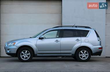 Внедорожник / Кроссовер Mitsubishi Outlander 2011 в 