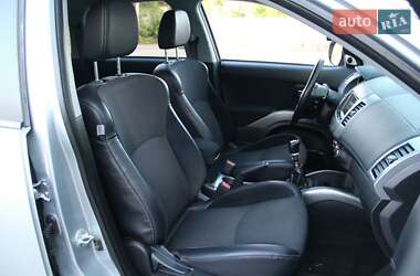 Внедорожник / Кроссовер Mitsubishi Outlander 2011 в 