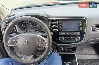 Позашляховик / Кросовер Mitsubishi Outlander 2018 в Києві