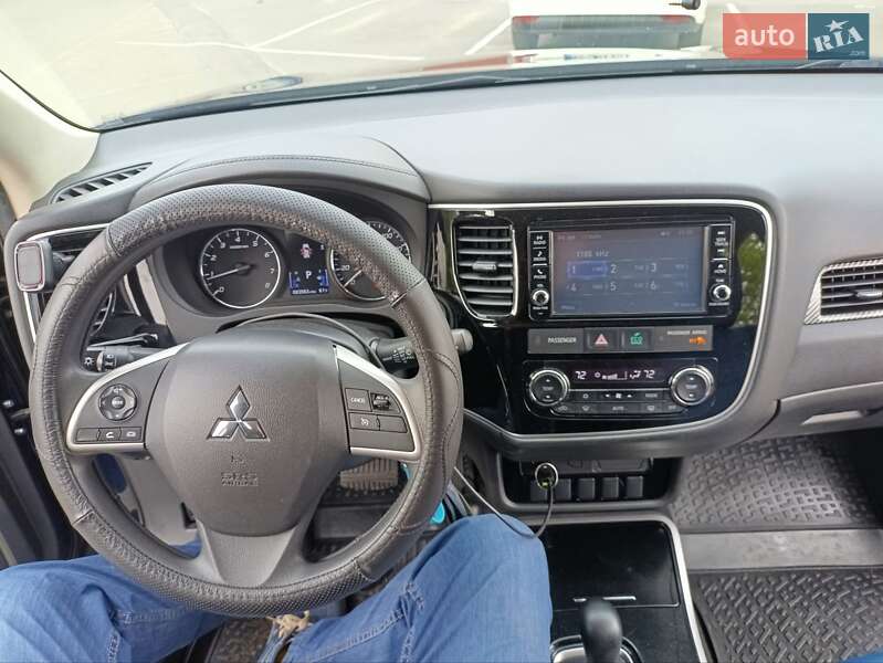 Внедорожник / Кроссовер Mitsubishi Outlander 2018 в Киеве