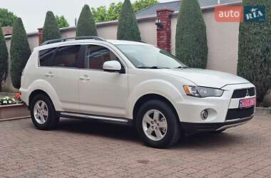 Внедорожник / Кроссовер Mitsubishi Outlander 2011 в 