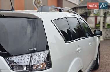 Внедорожник / Кроссовер Mitsubishi Outlander 2011 в 