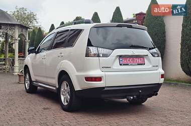 Внедорожник / Кроссовер Mitsubishi Outlander 2011 в 