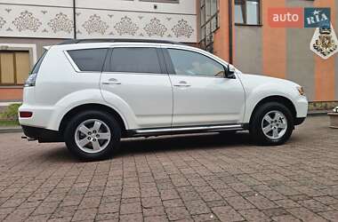 Внедорожник / Кроссовер Mitsubishi Outlander 2011 в 