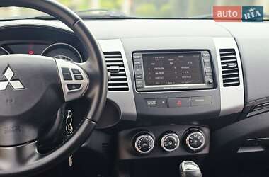 Внедорожник / Кроссовер Mitsubishi Outlander 2011 в 