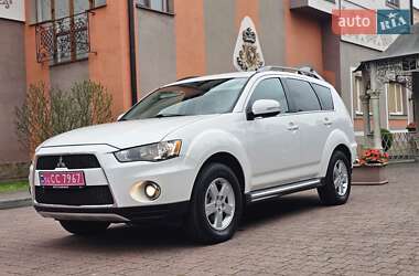 Внедорожник / Кроссовер Mitsubishi Outlander 2011 в 