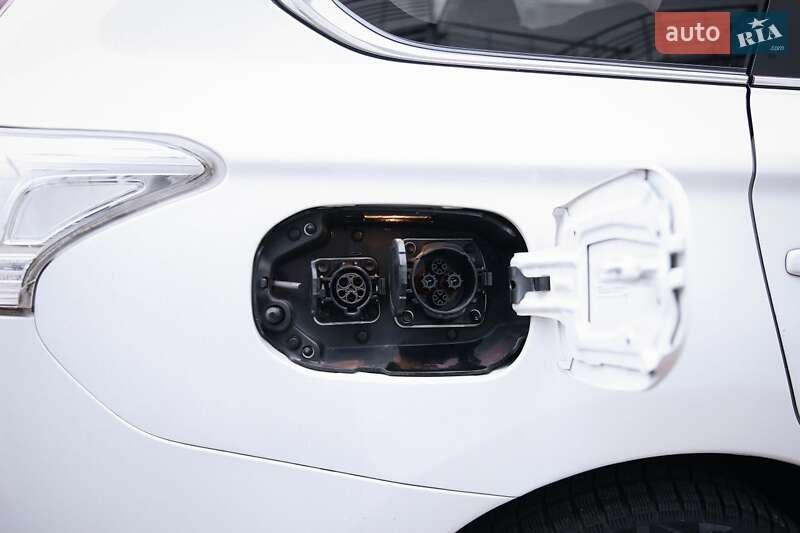 Внедорожник / Кроссовер Mitsubishi Outlander 2014 в Киеве