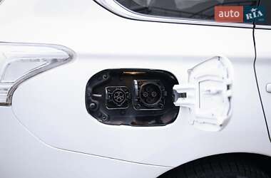 Внедорожник / Кроссовер Mitsubishi Outlander 2014 в 
