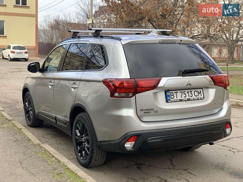 Внедорожник / Кроссовер Mitsubishi Outlander 2018 в Николаеве