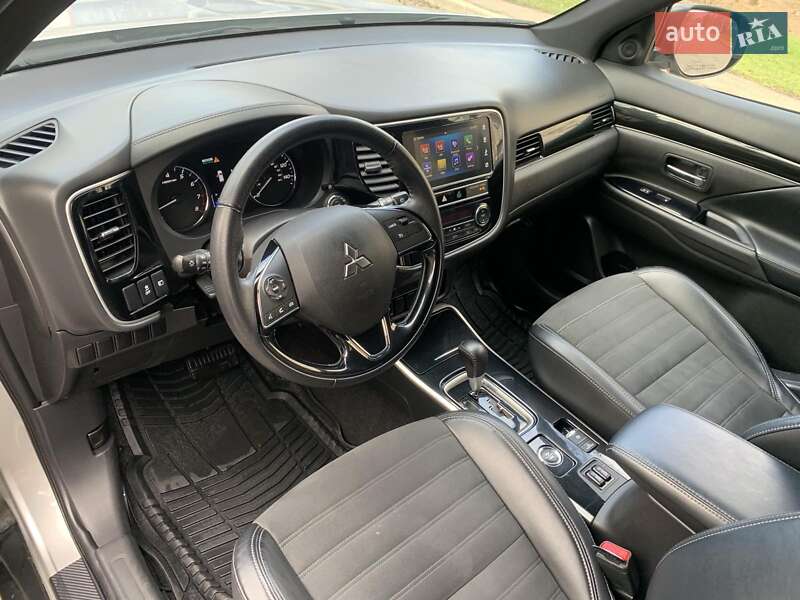 Внедорожник / Кроссовер Mitsubishi Outlander 2018 в Николаеве
