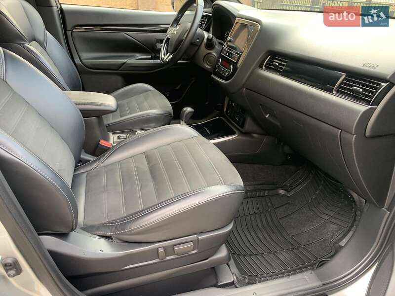 Внедорожник / Кроссовер Mitsubishi Outlander 2018 в Николаеве