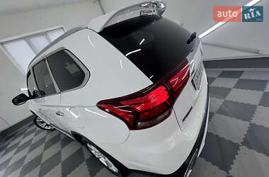 Внедорожник / Кроссовер Mitsubishi Outlander 2017 в 