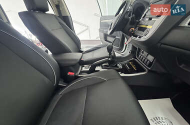 Внедорожник / Кроссовер Mitsubishi Outlander 2017 в 