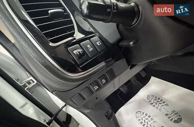 Внедорожник / Кроссовер Mitsubishi Outlander 2017 в 