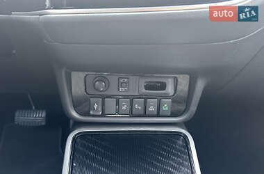 Позашляховик / Кросовер Mitsubishi Outlander 2020 в 