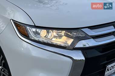 Позашляховик / Кросовер Mitsubishi Outlander 2015 в 