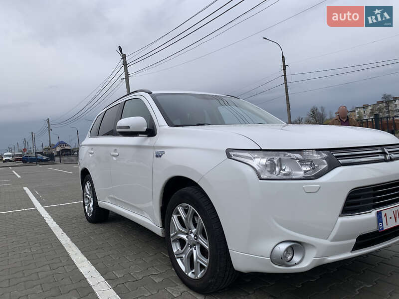 Внедорожник / Кроссовер Mitsubishi Outlander 2014 в Ивано-Франковске