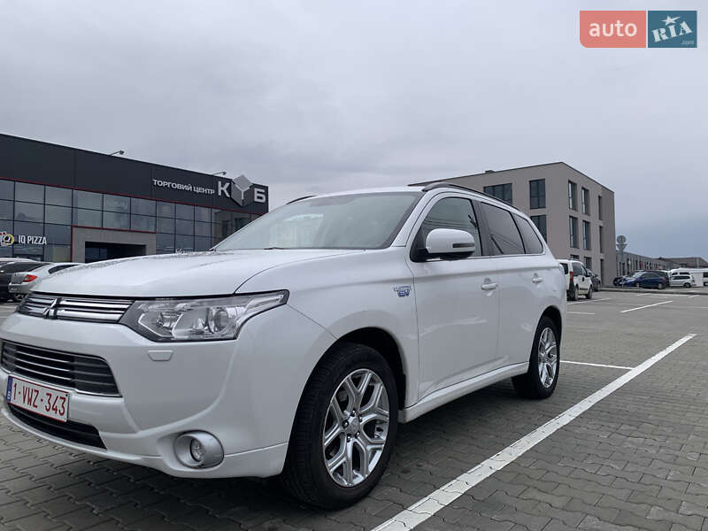 Внедорожник / Кроссовер Mitsubishi Outlander 2014 в Ивано-Франковске
