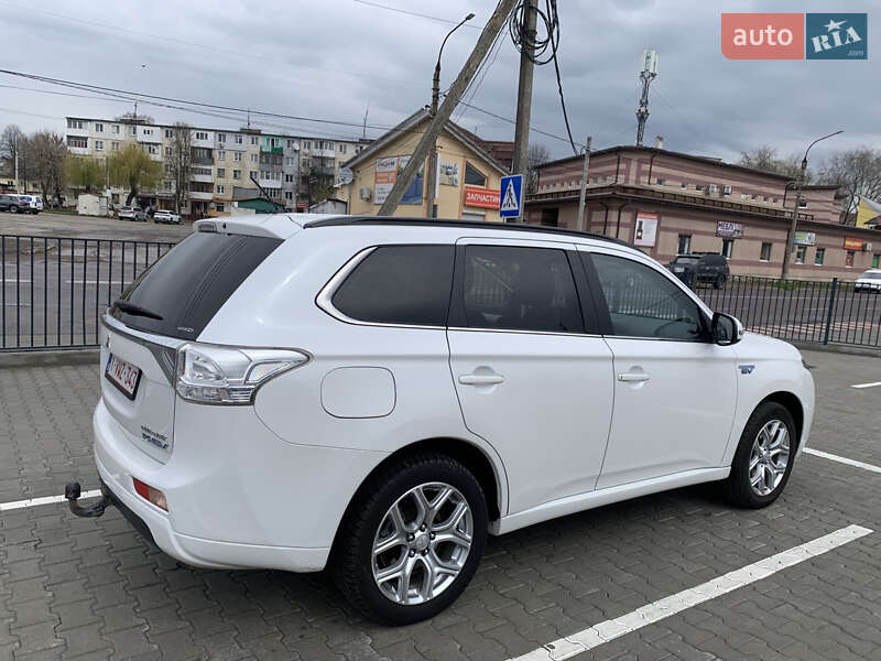 Внедорожник / Кроссовер Mitsubishi Outlander 2014 в Ивано-Франковске