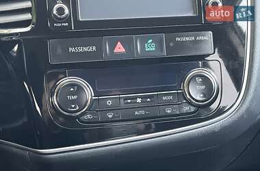 Позашляховик / Кросовер Mitsubishi Outlander 2015 в 