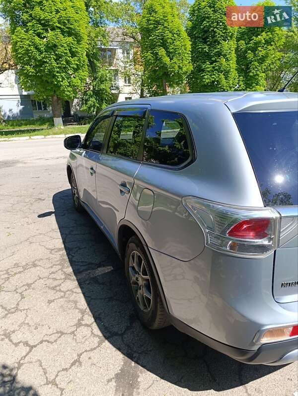 Позашляховик / Кросовер Mitsubishi Outlander 2015 в Знам'янці