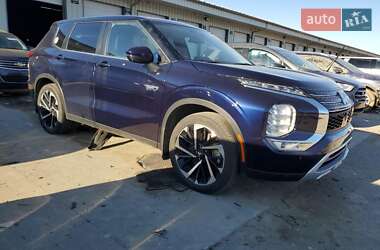 Позашляховик / Кросовер Mitsubishi Outlander 2023 в 