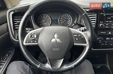 Внедорожник / Кроссовер Mitsubishi Outlander 2013 в 