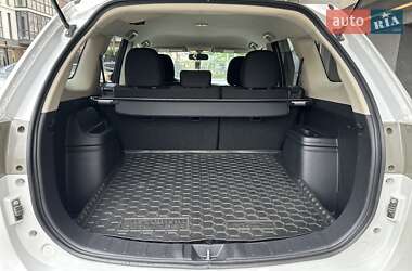 Внедорожник / Кроссовер Mitsubishi Outlander 2013 в 