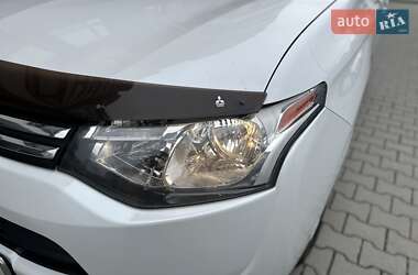 Внедорожник / Кроссовер Mitsubishi Outlander 2013 в 