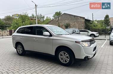 Внедорожник / Кроссовер Mitsubishi Outlander 2013 в 