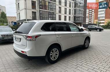 Внедорожник / Кроссовер Mitsubishi Outlander 2013 в 