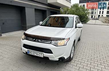 Внедорожник / Кроссовер Mitsubishi Outlander 2013 в 