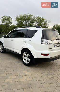 Позашляховик / Кросовер Mitsubishi Outlander 2012 в 