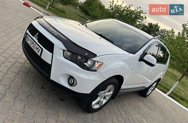 Позашляховик / Кросовер Mitsubishi Outlander 2012 в 