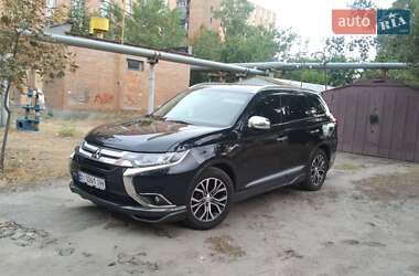 Позашляховик / Кросовер Mitsubishi Outlander 2015 в Полтаві
