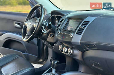 Внедорожник / Кроссовер Mitsubishi Outlander 2011 в 