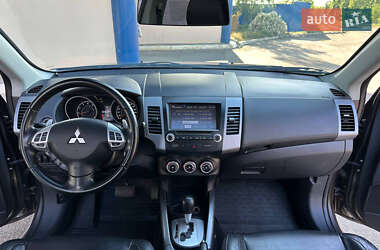 Внедорожник / Кроссовер Mitsubishi Outlander 2011 в 