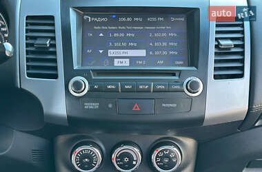 Внедорожник / Кроссовер Mitsubishi Outlander 2011 в 