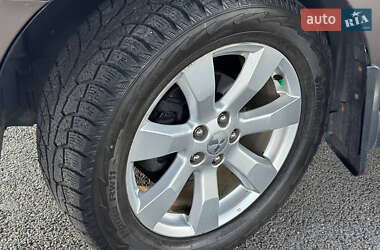 Внедорожник / Кроссовер Mitsubishi Outlander 2011 в 