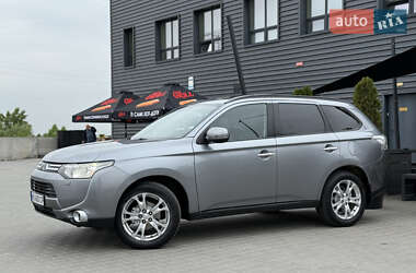 Позашляховик / Кросовер Mitsubishi Outlander 2013 в 