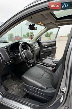 Позашляховик / Кросовер Mitsubishi Outlander 2013 в 